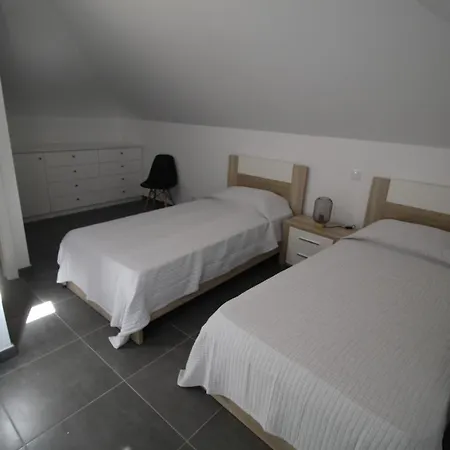 T1 Centre Paddy's Ii *